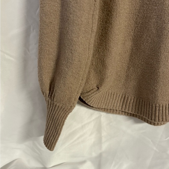 Tahari women’s sweater tan/beige color size Medium M - Picture 2 of 3
